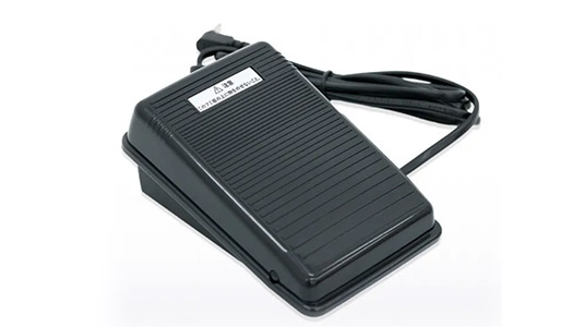 フットコントローラー